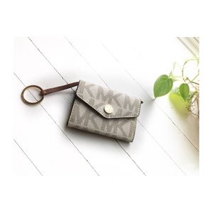 🔆NWOT🔆 VANILLA SIGNATURE MICHAEL KORS ID HOLDER